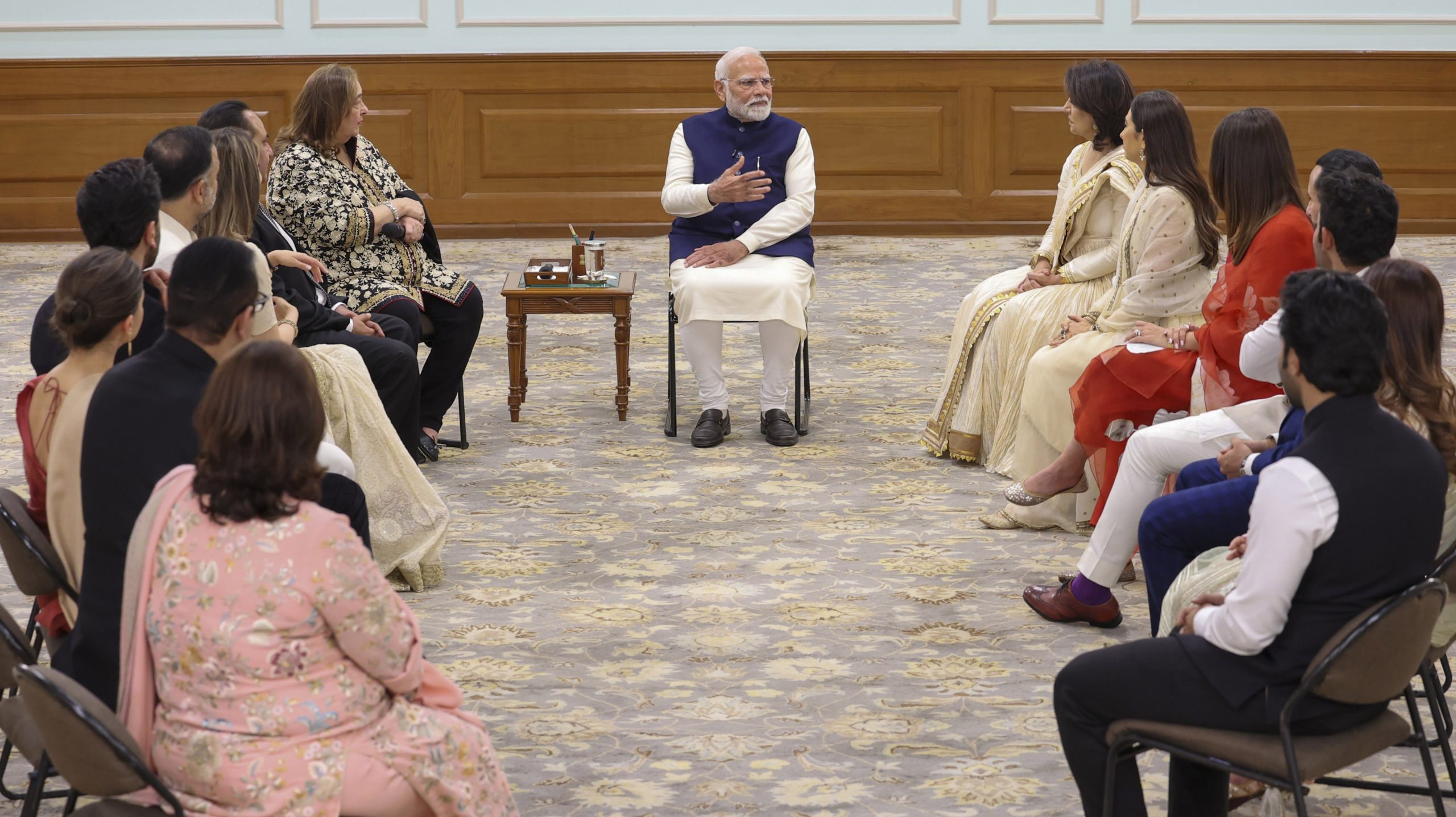 PM Modi Meets Kapoor Family